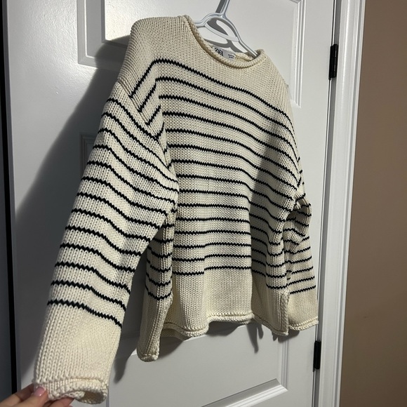Zara Boxy Roll Neck Oversized Striped Cream and Navy Cotton Knit Sweater - Picture 4 of 10
